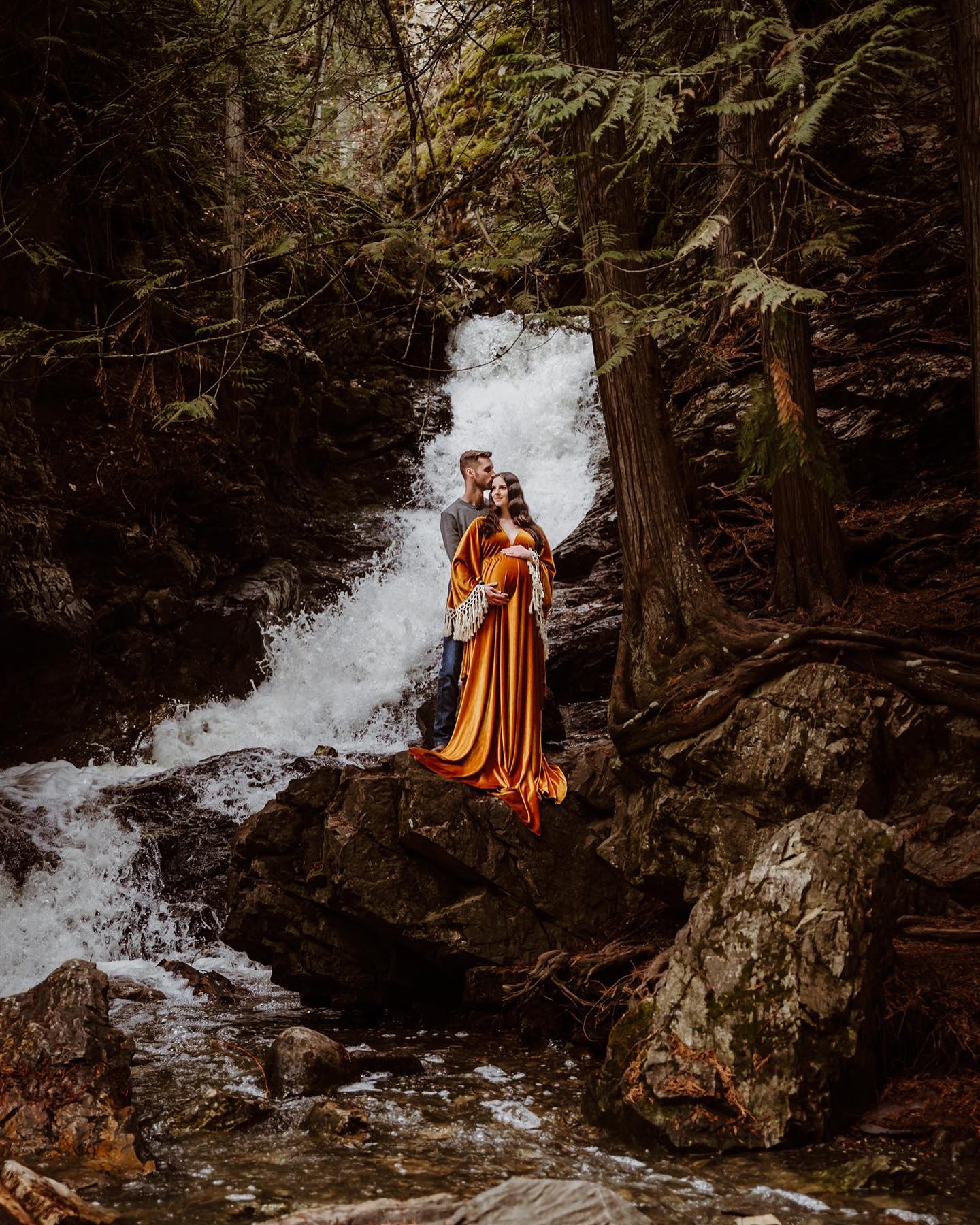 maternity photo by stunning waterfall - bx falls - vernon - by amie roussel